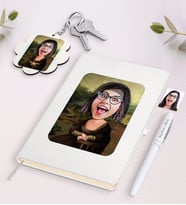 BK Gift Kişiye Özel Mona Lisa Karikatürlü Beyaz Defter Kalem ve Anahtarlık Hediye Seti (Model 1)