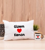 Sevgililere Özel İsim Yazılı Dikdörtgen Yastık ve Siyah Kupa Bardak