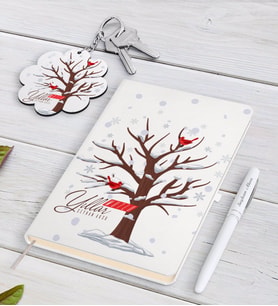 BK Gift Kişiye Özel İsimli Yılbaşı Mutlu Yıllar Beyaz Defter Kalem ve Anahtarlık Hediye Seti-25 (Model 1)