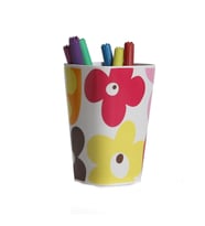 SIA Kalemlik Kırmızı Papatya Desenli Ofis Gereci 7x7x11cm 300ml