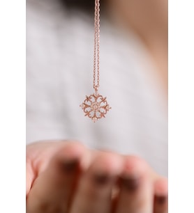 Püsküllü Minimal Yonca 14 K Rose Altın Kaplama Kadın Kolye