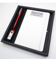 Wings SG103 İsme Özel Kırmızı-Beyaz Hediyelik Set  Scrikss Kalem + 16GB. Usb Bellek + 15x21 Defter  Hepsi İsme Özel (Karışık)