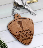 BK Gift Kişiye Özel İsimli Plakalı Pontiac Ahşap Anahtarlık-1 (Beyaz)
