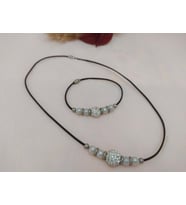 Hdmarketim Swarovski Taşlı Sıra İncili Kaucuk Bileklikli Kolye