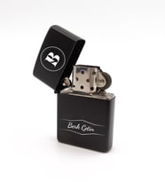Kişiye Özel İsim Tasarımlı Metal Benzinli Zippo Tarzı Çakmak (Siyah)