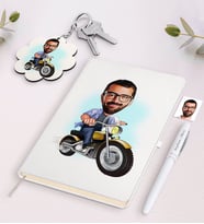BK Gift Kişiye Özel Erkek Motorcu Karikatürlü Beyaz Defter Kalem ve Anahtarlık Hediye Seti (Model 1)