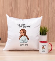 Siz Sanki Çok Şeysiniz Kare Yastık ve Kırmızı Kupa Bardak