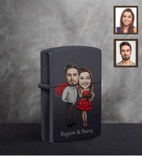 Kişiye Özel Sevgili Karikatürlü UV Baskılı Siyah Benzinli Çakmak Model 10