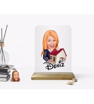 BK Gift Kişiye Özel Kadın Emlakçı Karikatürlü Ahşap Standlı Çerçeve (Beyaz)