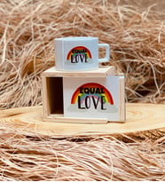 Equal Life Gökkuşağı Tasarımlı Ahşap Kutulu Kupa