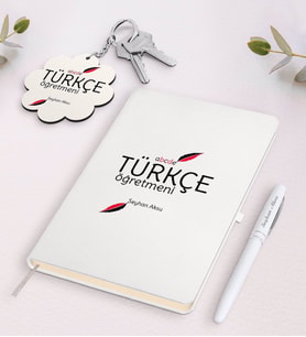 BK Gift Kişiye Özel Türkçe Öğretmeni Beyaz Defter Kalem ve Anahtarlık Hediye Seti-2 (Model 1)