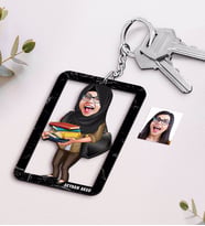 BK Gift Kişiye Özel İsimli Bayan Öğretmen Karikatürlü Ahşap Anahtarlık-8 (Beyaz)