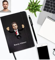 Kişiye Özel Patron Karikatürlü Siyah Defter Kalem Hediye Seti Bay-3