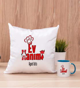 Ev Hanımı Kare Yastık ve Mavi Kupa Bardak