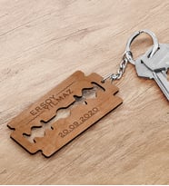 BK Gift Kişiye Özel Jilet Figürlü Ahşap Anahtarlık-1 (Beyaz)