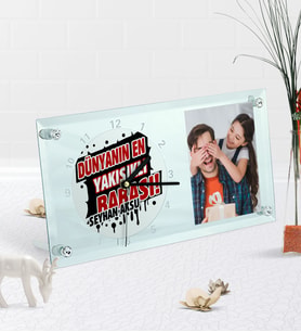 BK Gift Kişiye Özel Fotoğraflı Dünyanın En Yakışıklı Babası Masaüstü Cam Saat-1 (Beyaz)