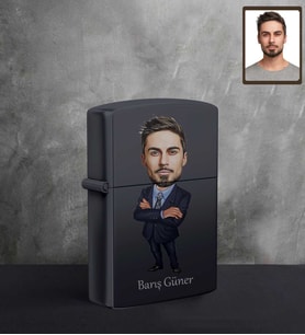 Kişiye Özel Patron Karikatürlü UV Baskılı Siyah Benzinli Çakmak Bay-12