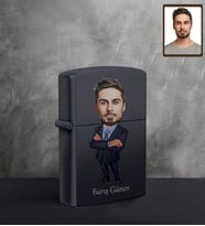 Kişiye Özel Patron Karikatürlü UV Baskılı Siyah Benzinli Çakmak Bay-12