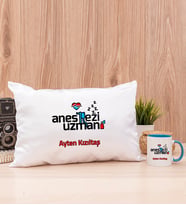 Anestezi Uzmanı Dikdörtgen Yastık ve Mavi Kupa Bardak