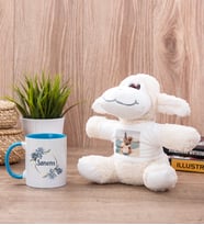 İsme Özel Çiçek Desenli Mavi Kupa Bardak ve Peluş Koyun