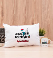 Anestezi Teknisyeni Dikdörtgen Yastık ve Beyaz Kupa Bardak
