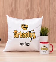 Arkeolog Kare Yastık ve Kırmızı Kupa Bardak