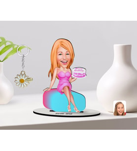 BK Gift Kişiye Özel Kadın Doğum Günü Karikatürlü 3D Ahşap Biblo ve İsimli Gold Papatya Anahtarlık-2 (Model 1)
