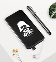 BK Gift Kişiye Özel Galaksinin En İyi Babası Siyah 5000 mAh Powerbank ve Kalem Seti (Model 1)