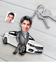 BK Gift Kişiye Özel Bay FIAT Egea Figürlü Plakalı Ahşap Karikatür Anahtarlık-1 (Beyaz)
