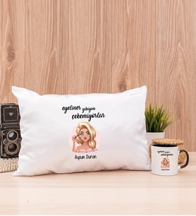 Eyeliner Gibiyim Çekemiyorlar Dikdörtgen Yastık ve Siyah Kupa Bardak