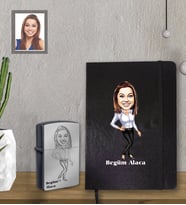 Kişiye Özel Öğretmen Karikatürlü Siyah Defter Çakmak Hediye Seti Bayan-10 (Model 1)