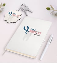 BK Gift Kişiye Özel Diş Hekimi Beyaz Defter Kalem ve Anahtarlık Hediye Seti-1 (Model 1)