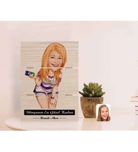 BK Gift Kişiye Özel Dünyanın En Güzel Kadını Karikatürlü Otantik Masaüstü Ahşap Palet Çerçeve-13 (Beyaz)