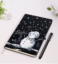 BK Gift Kişiye Özel İsimli Yılbaşı Mutlu Yıllar Siyah Defter ve Kalem Hediye Seti-18 (Model 1)