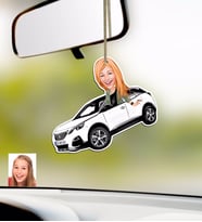 BK Gift Kişiye Özel Bayan Peugeot 5008 Karikatürlü Ahşap Plakalı Araba Dikiz Ayna Süsü (Beyaz)