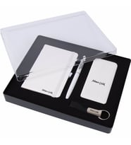 Wings Bred Beyaz Hediyelik Set  İsme Özel  6000mAh Powebank + Anahtarlık + Roller Kalem  Hepsi İsme Özel (Renksiz)