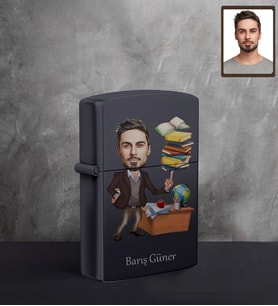 Kişiye Özel Öğretmen Karikatürlü UV Baskılı Siyah Benzinli Çakmak Bay-2