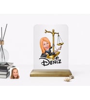 BK Gift Kişiye Özel Kadın Avukat Karikatürlü Ahşap Standlı Çerçeve-4 (Beyaz)