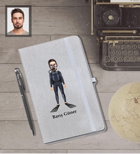 Kişiye Özel Dalgıç Karikatürlü Gri Defter Kalem Hediye Seti   Bay-1