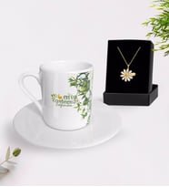 BK Gift Kişiye Özel Papatya Temalı En İyi Öğretmen Türk Kahvesi Fincanı ve İsimli Papatya Kolye Hediye Seti-5 (Model 1)