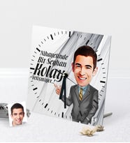 BK Gift Kişiye Özel Bay Kolay Yetişmiyor Karikatürlü Masaüstü Kare Cam Saat - 2 (Beyaz)
