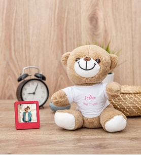 Kadına Hediye İsim Yazılı Peluş Ayıcık ve Mini Fotoğraf Çerçevesi