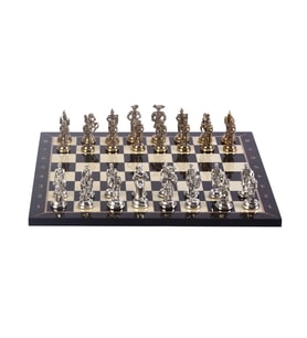 Orta Boy Metal İspanyol Satranç Takımı Parlak ve Ceviz Desenli MDF Ahşap Satranç Tahtası (37x37 cm.)