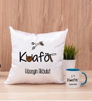 Erkek Kuaförü Kare Yastık ve Mavi Kupa Bardak