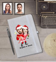 Kişiye Özel Yılbaşı Sevgili Karikatürlü Gri Defter Kalem Hediye Seti Model-2
