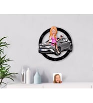 BK Gift Kişiye Özel Plakalı Kadın Toyota C-HR Karikatürlü Ahşap Duvar Saati-1 (Beyaz)