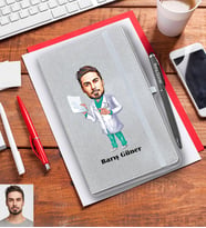 Kişiye Özel Doktor Karikatürlü Gri Defter Kalem Hediye Seti Bay-8