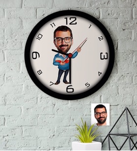 BK Gift Kişiye Özel Erkek Öğretmen Karikatürlü Ahşap Duvar Saati-4 (Beyaz)