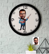 BK Gift Kişiye Özel Erkek Öğretmen Karikatürlü Ahşap Duvar Saati-4 (Beyaz)