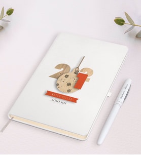 BK Gift Kişiye Özel 2024 Mutlu Yıllar Beyaz Defter ve Kalem Hediye Seti-3 (Beyaz)
